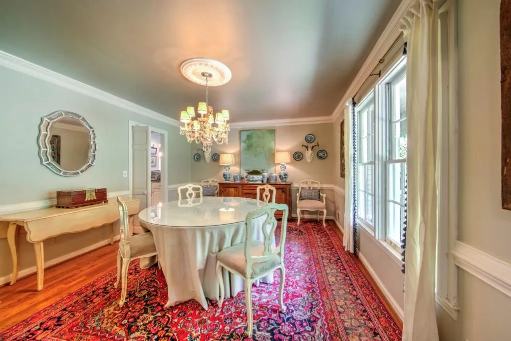4930 Old House Trail, Sandy Springs, Georgia 30342, 4 Bedrooms Bedrooms, ,4 BathroomsBathrooms,Residential,Sold,4930 Old House Trail,6002044