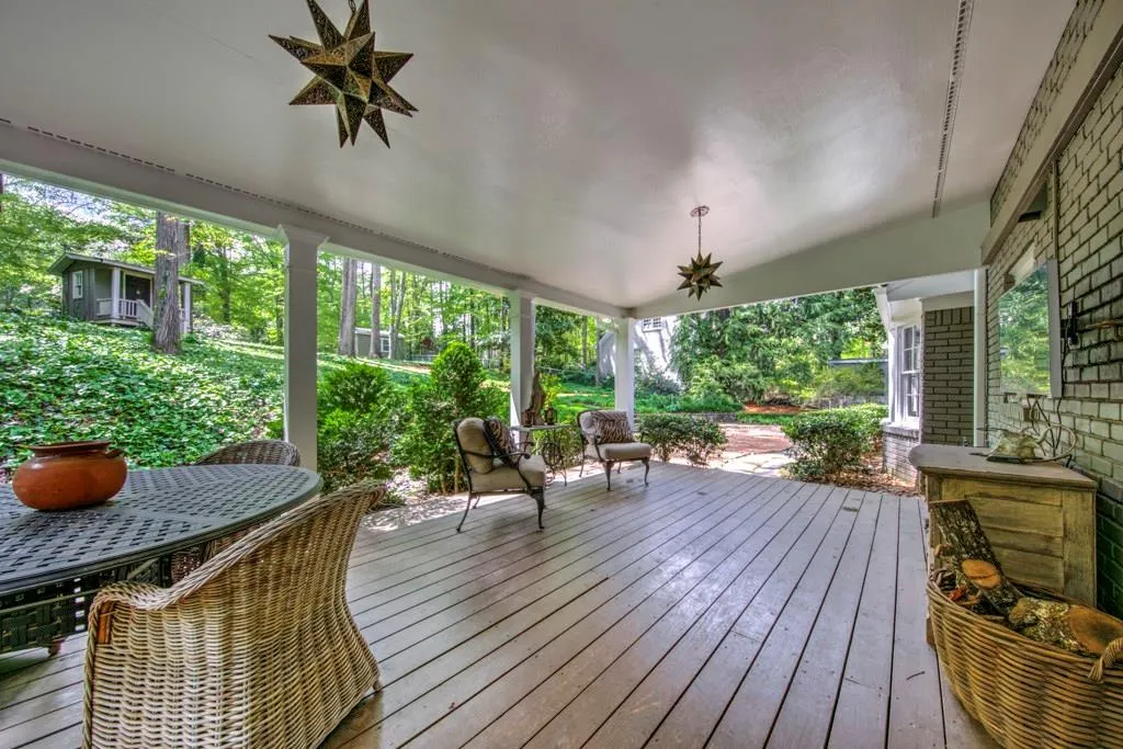 4930 Old House Trail, Sandy Springs, Georgia 30342, 4 Bedrooms Bedrooms, ,4 BathroomsBathrooms,Residential,Sold,4930 Old House Trail,6002044