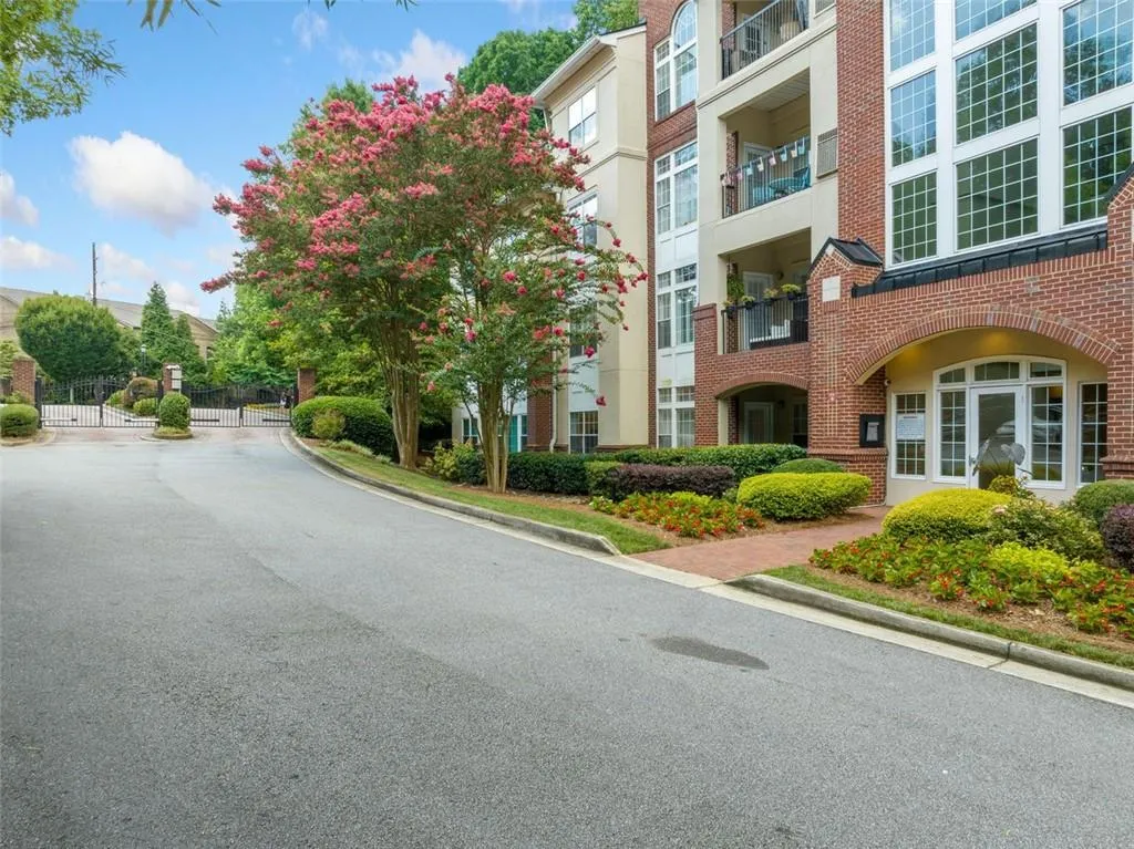 3636 Habersham Rd Unit 2207, Atlanta, Georgia 30305, 2 Bedrooms Bedrooms, ,2 BathroomsBathrooms,Residential,For Sale,3636 Habersham Rd Unit 2207,7623024
