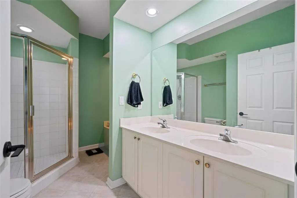 3636 Habersham Rd Unit 2207, Atlanta, Georgia 30305, 2 Bedrooms Bedrooms, ,2 BathroomsBathrooms,Residential,For Sale,3636 Habersham Rd Unit 2207,7623024