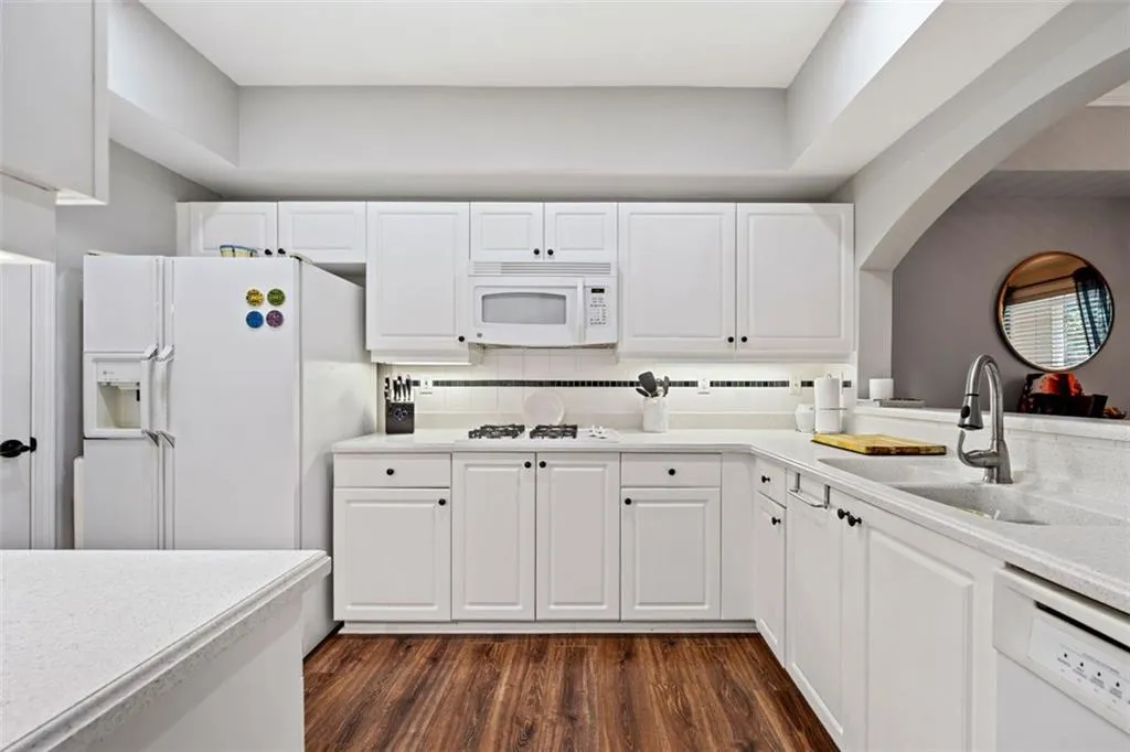 3636 Habersham Rd Unit 2207, Atlanta, Georgia 30305, 2 Bedrooms Bedrooms, ,2 BathroomsBathrooms,Residential,For Sale,3636 Habersham Rd Unit 2207,7623024