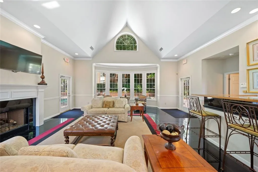 3636 Habersham Rd Unit 2207, Atlanta, Georgia 30305, 2 Bedrooms Bedrooms, ,2 BathroomsBathrooms,Residential,For Sale,3636 Habersham Rd Unit 2207,7623024