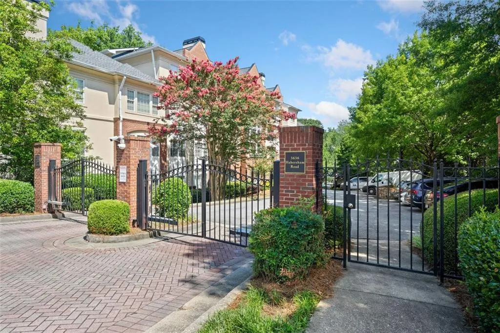 3636 Habersham Rd Unit 2207, Atlanta, Georgia 30305, 2 Bedrooms Bedrooms, ,2 BathroomsBathrooms,Residential,For Sale,3636 Habersham Rd Unit 2207,7623024