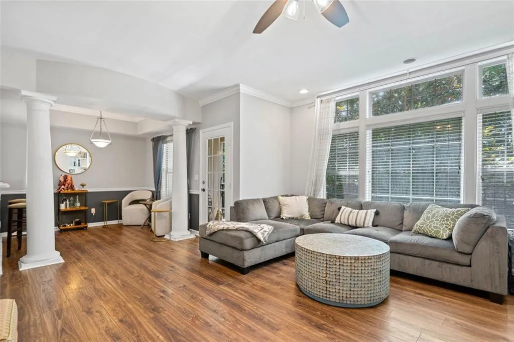 3636 Habersham Rd Unit 2207, Atlanta, Georgia 30305, 2 Bedrooms Bedrooms, ,2 BathroomsBathrooms,Residential,For Sale,3636 Habersham Rd Unit 2207,7623024