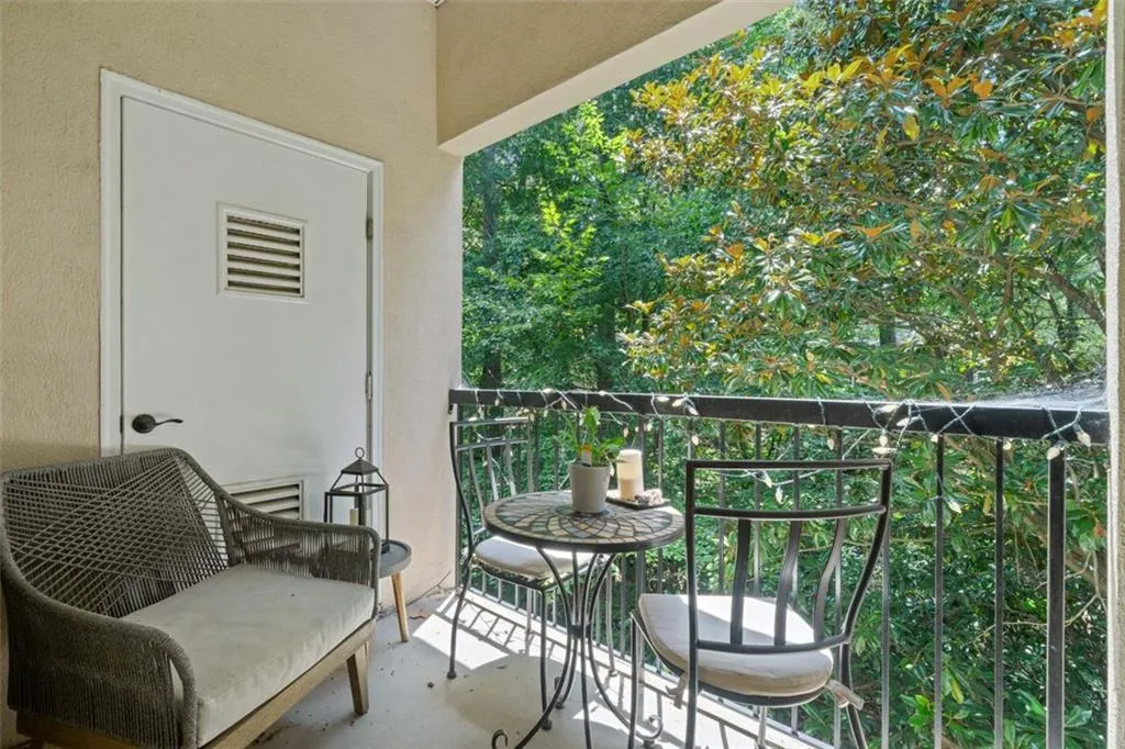 3636 Habersham Rd Unit 2207, Atlanta, Georgia 30305, 2 Bedrooms Bedrooms, ,2 BathroomsBathrooms,Residential,For Sale,3636 Habersham Rd Unit 2207,7623024