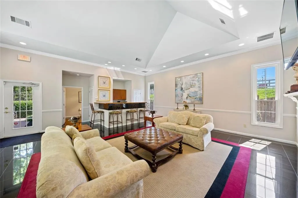 3636 Habersham Rd Unit 2207, Atlanta, Georgia 30305, 2 Bedrooms Bedrooms, ,2 BathroomsBathrooms,Residential,For Sale,3636 Habersham Rd Unit 2207,7623024