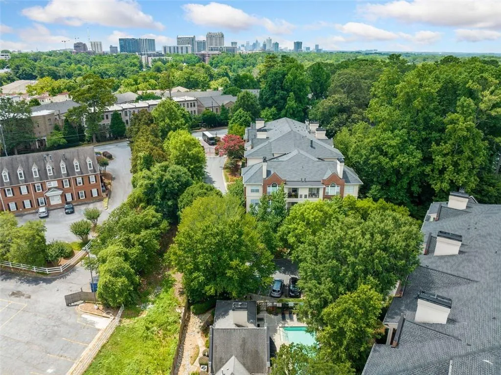 3636 Habersham Rd Unit 2207, Atlanta, Georgia 30305, 2 Bedrooms Bedrooms, ,2 BathroomsBathrooms,Residential,For Sale,3636 Habersham Rd Unit 2207,7623024