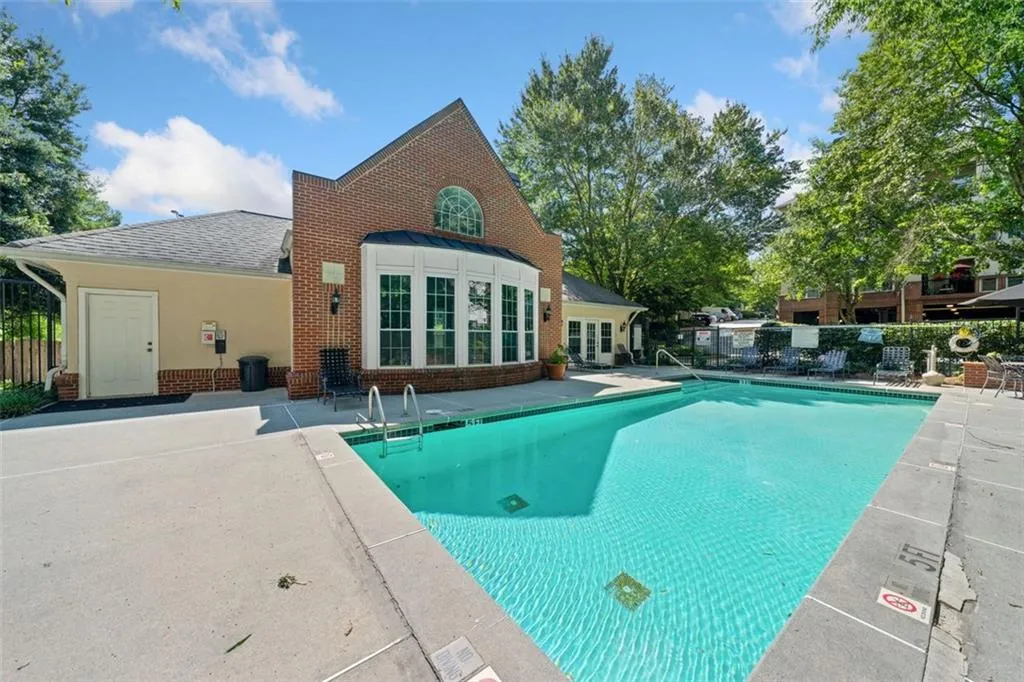 3636 Habersham Rd Unit 2207, Atlanta, Georgia 30305, 2 Bedrooms Bedrooms, ,2 BathroomsBathrooms,Residential,For Sale,3636 Habersham Rd Unit 2207,7623024