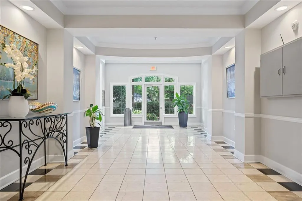 3636 Habersham Rd Unit 2207, Atlanta, Georgia 30305, 2 Bedrooms Bedrooms, ,2 BathroomsBathrooms,Residential,For Sale,3636 Habersham Rd Unit 2207,7623024