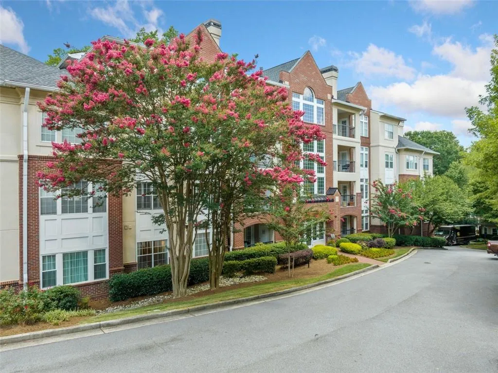 3636 Habersham Rd Unit 2207, Atlanta, Georgia 30305, 2 Bedrooms Bedrooms, ,2 BathroomsBathrooms,Residential,For Sale,3636 Habersham Rd Unit 2207,7623024