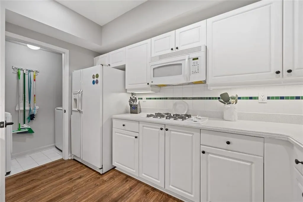 3636 Habersham Rd Unit 2207, Atlanta, Georgia 30305, 2 Bedrooms Bedrooms, ,2 BathroomsBathrooms,Residential,For Sale,3636 Habersham Rd Unit 2207,7623024
