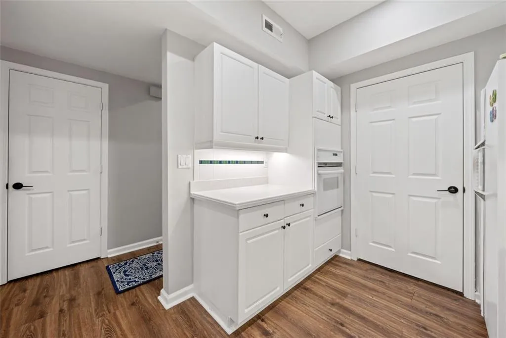 3636 Habersham Rd Unit 2207, Atlanta, Georgia 30305, 2 Bedrooms Bedrooms, ,2 BathroomsBathrooms,Residential,For Sale,3636 Habersham Rd Unit 2207,7623024