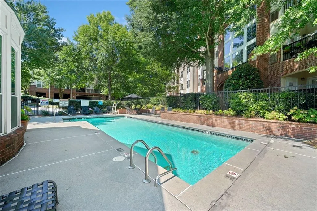3636 Habersham Rd Unit 2207, Atlanta, Georgia 30305, 2 Bedrooms Bedrooms, ,2 BathroomsBathrooms,Residential,For Sale,3636 Habersham Rd Unit 2207,7623024