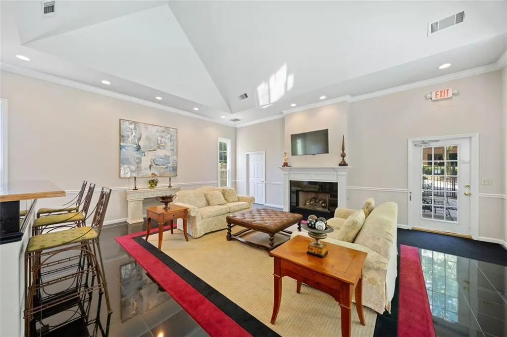 3636 Habersham Rd Unit 2207, Atlanta, Georgia 30305, 2 Bedrooms Bedrooms, ,2 BathroomsBathrooms,Residential,For Sale,3636 Habersham Rd Unit 2207,7623024