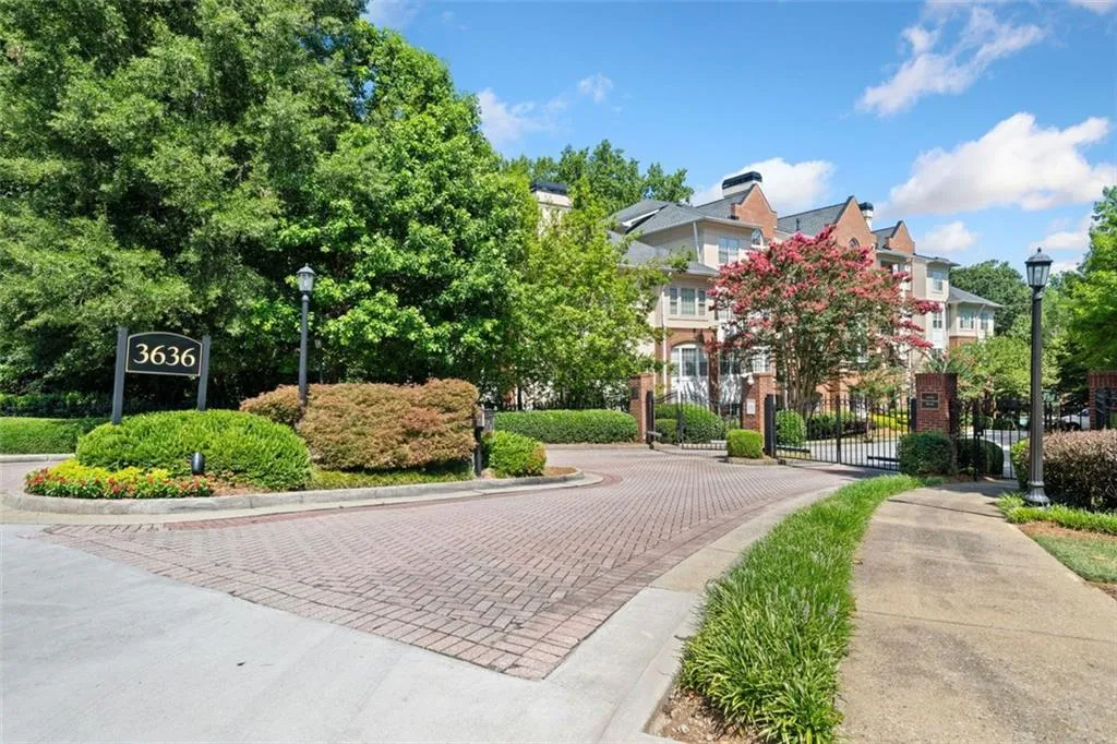 3636 Habersham Rd Unit 2207, Atlanta, Georgia 30305, 2 Bedrooms Bedrooms, ,2 BathroomsBathrooms,Residential,For Sale,3636 Habersham Rd Unit 2207,7623024