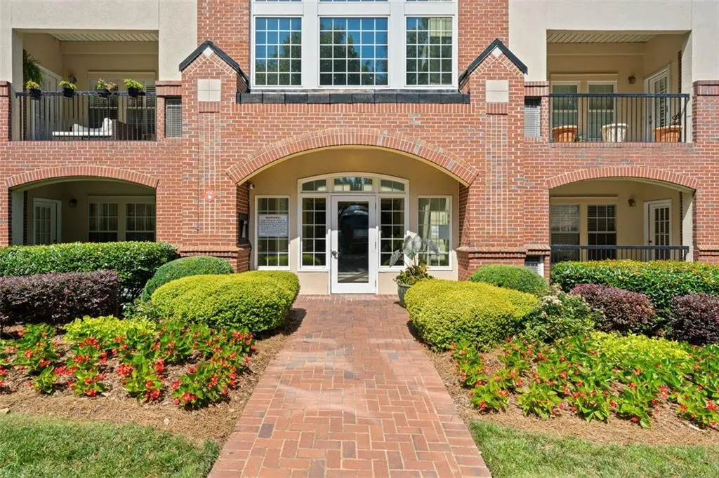 3636 Habersham Rd Unit 2207, Atlanta, Georgia 30305, 2 Bedrooms Bedrooms, ,2 BathroomsBathrooms,Residential,For Sale,3636 Habersham Rd Unit 2207,7623024