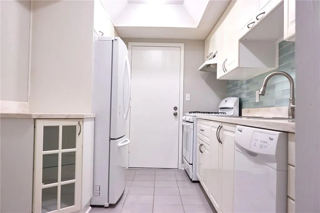 6851 Roswell Road Unit M22, Sandy Springs, Georgia 30328, 3 Bedrooms Bedrooms, ,2 BathroomsBathrooms,Residential,Sold,6851 Roswell Road Unit M22,6872152