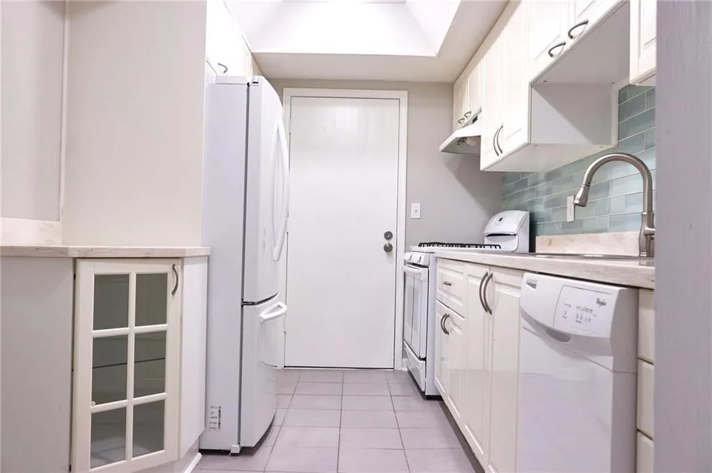 6851 Roswell Road Unit M22, Sandy Springs, Georgia 30328, 3 Bedrooms Bedrooms, ,2 BathroomsBathrooms,Residential,Sold,6851 Roswell Road Unit M22,6872152