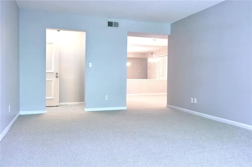 6851 Roswell Road Unit M22, Sandy Springs, Georgia 30328, 3 Bedrooms Bedrooms, ,2 BathroomsBathrooms,Residential,Sold,6851 Roswell Road Unit M22,6872152