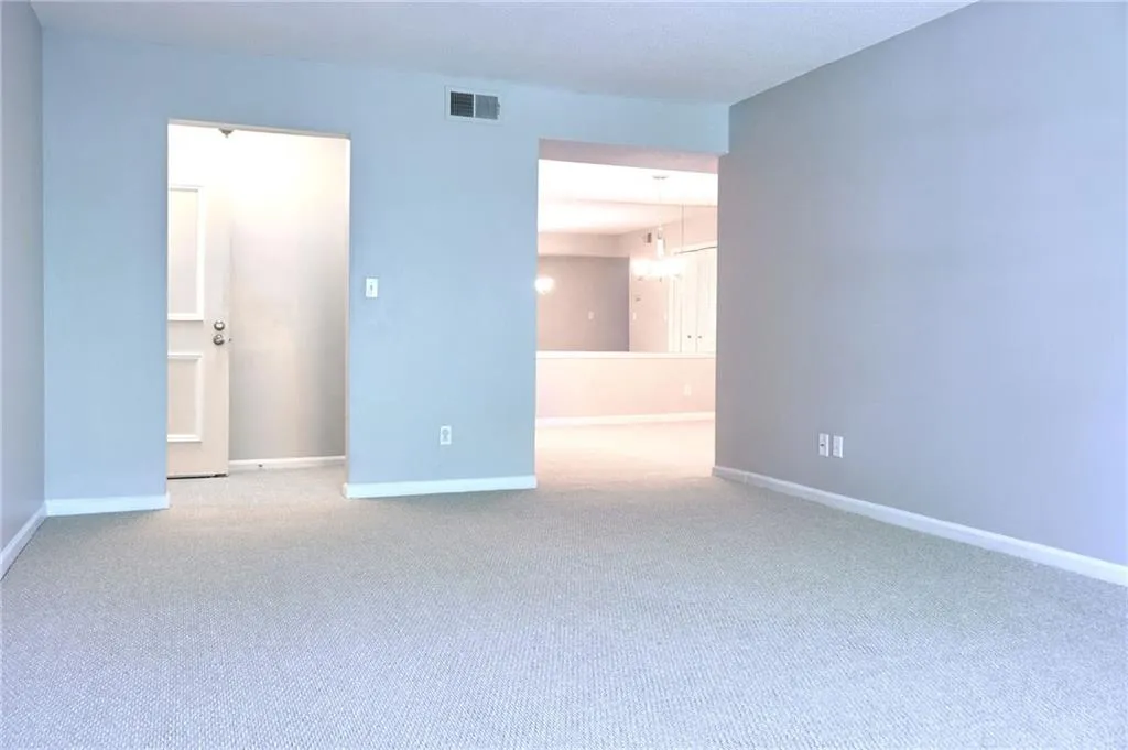 6851 Roswell Road Unit M22, Sandy Springs, Georgia 30328, 3 Bedrooms Bedrooms, ,2 BathroomsBathrooms,Residential,Sold,6851 Roswell Road Unit M22,6872152