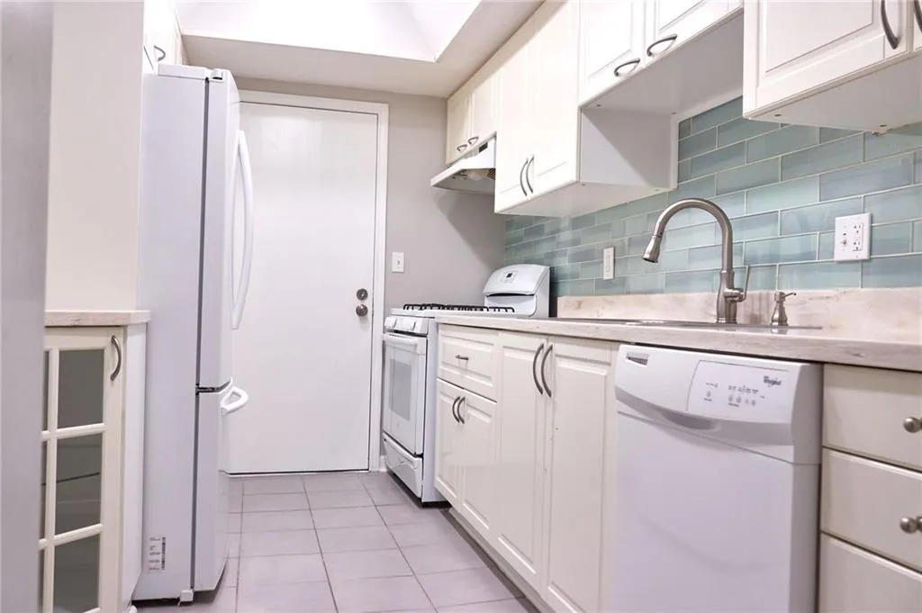 6851 Roswell Road Unit M22, Sandy Springs, Georgia 30328, 3 Bedrooms Bedrooms, ,2 BathroomsBathrooms,Residential,Sold,6851 Roswell Road Unit M22,6872152