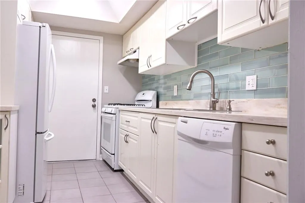 6851 Roswell Road Unit M22, Sandy Springs, Georgia 30328, 3 Bedrooms Bedrooms, ,2 BathroomsBathrooms,Residential,Sold,6851 Roswell Road Unit M22,6872152