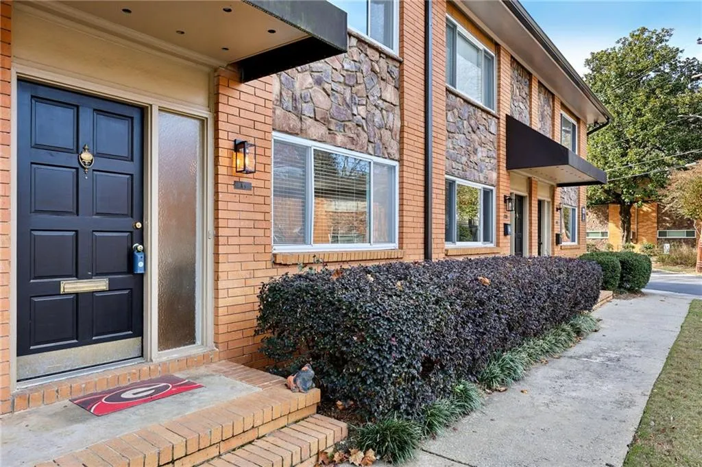 120 Biscayne Drive Nw Unit A4, Atlanta, Georgia 30309, 2 Bedrooms Bedrooms, ,1 BathroomBathrooms,Residential,For Sale,120 Biscayne Drive Nw Unit A4,7683211