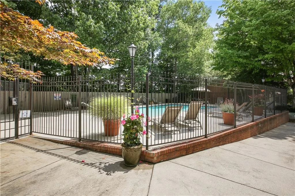 7500 Roswell Road Unit 81, Sandy Springs, Georgia 30350, 2 Bedrooms Bedrooms, ,2 BathroomsBathrooms,Residential,Sold,7500 Roswell Road Unit 81,6041165