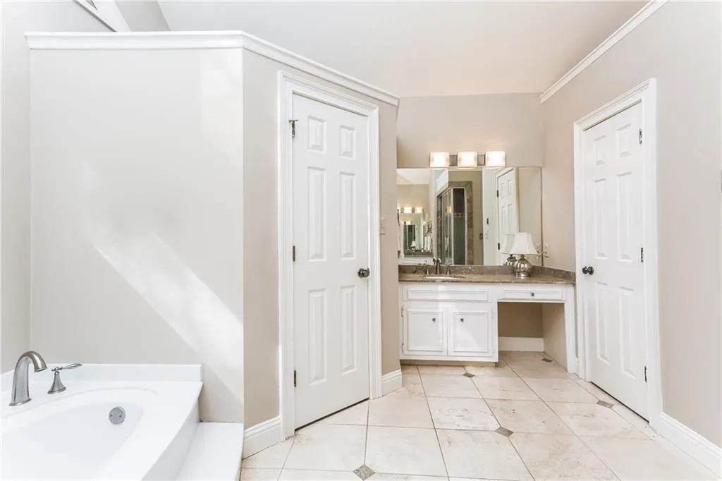 170 Colewood Way, Atlanta, Georgia 30328, 5 Bedrooms Bedrooms, ,4 BathroomsBathrooms,Residential,Sold,170 Colewood Way,5676012