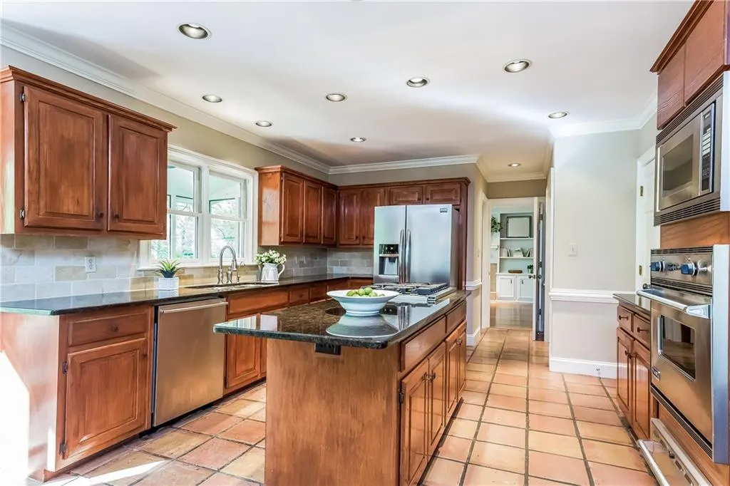 170 Colewood Way, Atlanta, Georgia 30328, 5 Bedrooms Bedrooms, ,4 BathroomsBathrooms,Residential,Sold,170 Colewood Way,5676012