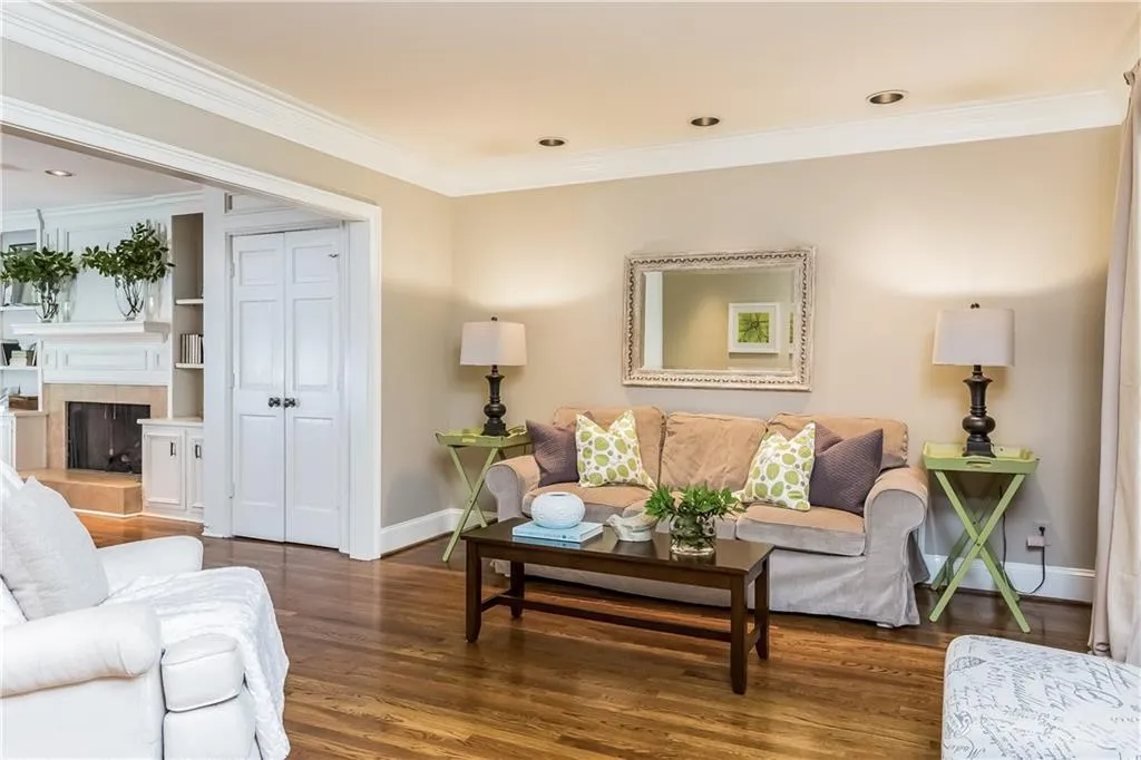 170 Colewood Way, Atlanta, Georgia 30328, 5 Bedrooms Bedrooms, ,4 BathroomsBathrooms,Residential,Sold,170 Colewood Way,5676012