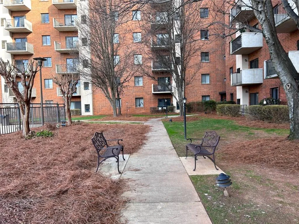 300 Johnson Ferry Road Ne Unit A913, Sandy Springs, Georgia 30328, 1 Bedroom Bedrooms, ,1 BathroomBathrooms,Residential,Sold,300 Johnson Ferry Road Ne Unit A913,7165652