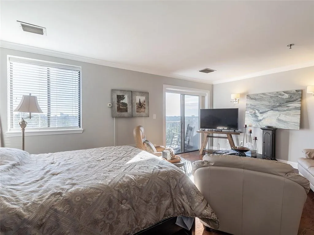 300 Johnson Ferry Road Ne Unit A913, Sandy Springs, Georgia 30328, 1 Bedroom Bedrooms, ,1 BathroomBathrooms,Residential,Sold,300 Johnson Ferry Road Ne Unit A913,7165652