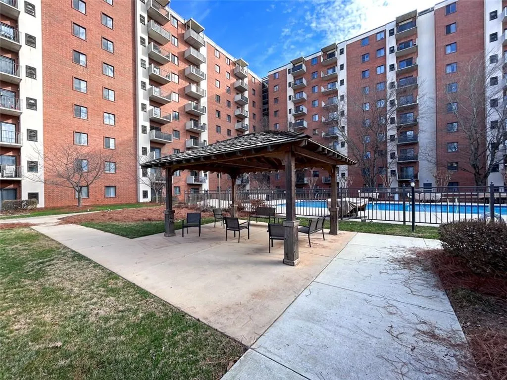300 Johnson Ferry Road Ne Unit A913, Sandy Springs, Georgia 30328, 1 Bedroom Bedrooms, ,1 BathroomBathrooms,Residential,Sold,300 Johnson Ferry Road Ne Unit A913,7165652