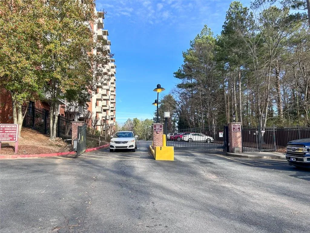 300 Johnson Ferry Road Ne Unit A913, Sandy Springs, Georgia 30328, 1 Bedroom Bedrooms, ,1 BathroomBathrooms,Residential,Sold,300 Johnson Ferry Road Ne Unit A913,7165652