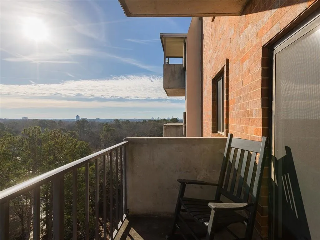 300 Johnson Ferry Road Ne Unit A913, Sandy Springs, Georgia 30328, 1 Bedroom Bedrooms, ,1 BathroomBathrooms,Residential,Sold,300 Johnson Ferry Road Ne Unit A913,7165652
