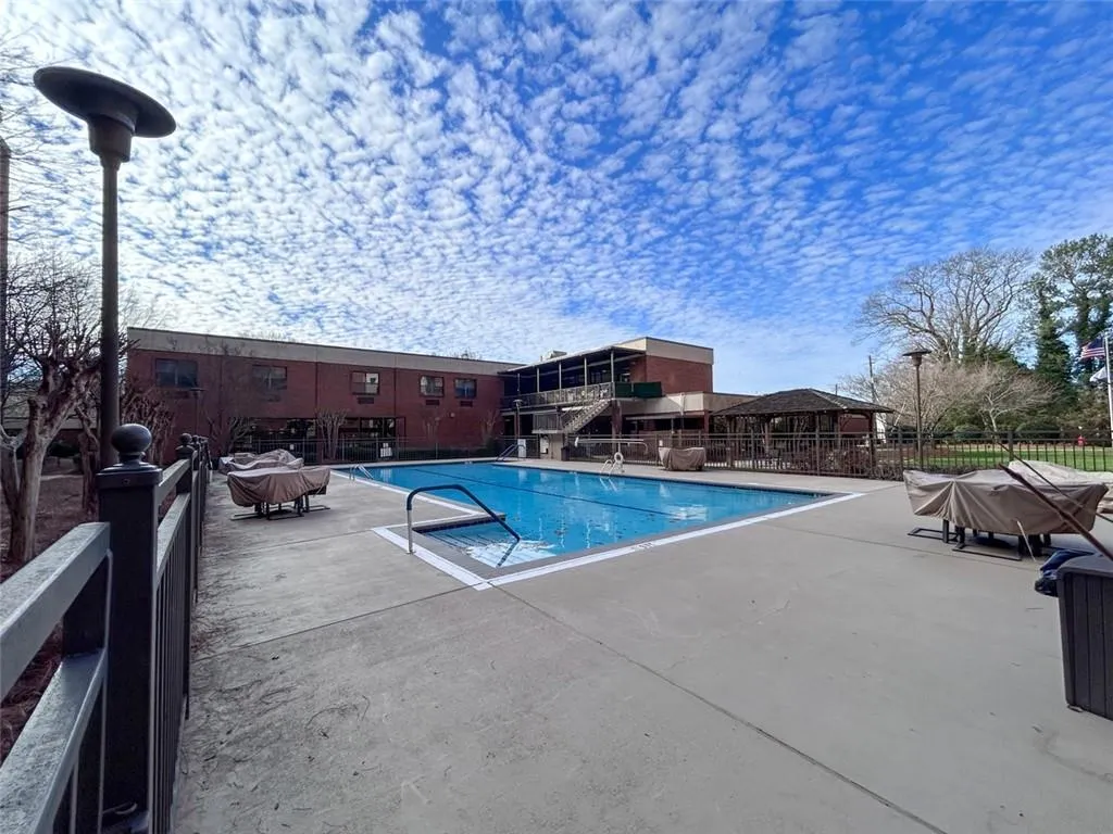 300 Johnson Ferry Road Ne Unit A913, Sandy Springs, Georgia 30328, 1 Bedroom Bedrooms, ,1 BathroomBathrooms,Residential,Sold,300 Johnson Ferry Road Ne Unit A913,7165652