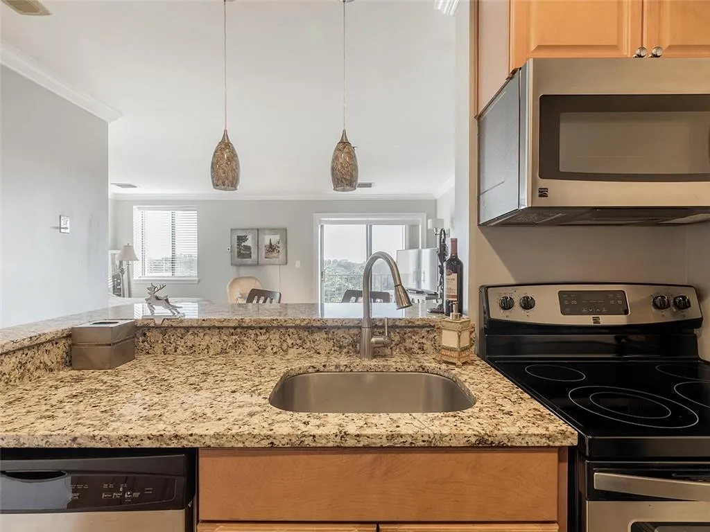 300 Johnson Ferry Road Ne Unit A913, Sandy Springs, Georgia 30328, 1 Bedroom Bedrooms, ,1 BathroomBathrooms,Residential,Sold,300 Johnson Ferry Road Ne Unit A913,7165652