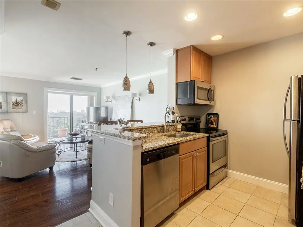 300 Johnson Ferry Road Ne Unit A913, Sandy Springs, Georgia 30328, 1 Bedroom Bedrooms, ,1 BathroomBathrooms,Residential,Sold,300 Johnson Ferry Road Ne Unit A913,7165652