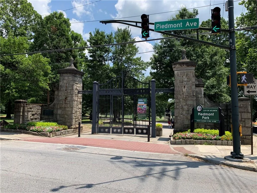 1080 Peachtree Street Ne Unit 1402, Atlanta, Georgia 30309, 2 Bedrooms Bedrooms, ,2 BathroomsBathrooms,Residential,For Sale,1080 Peachtree Street Ne Unit 1402,7587083