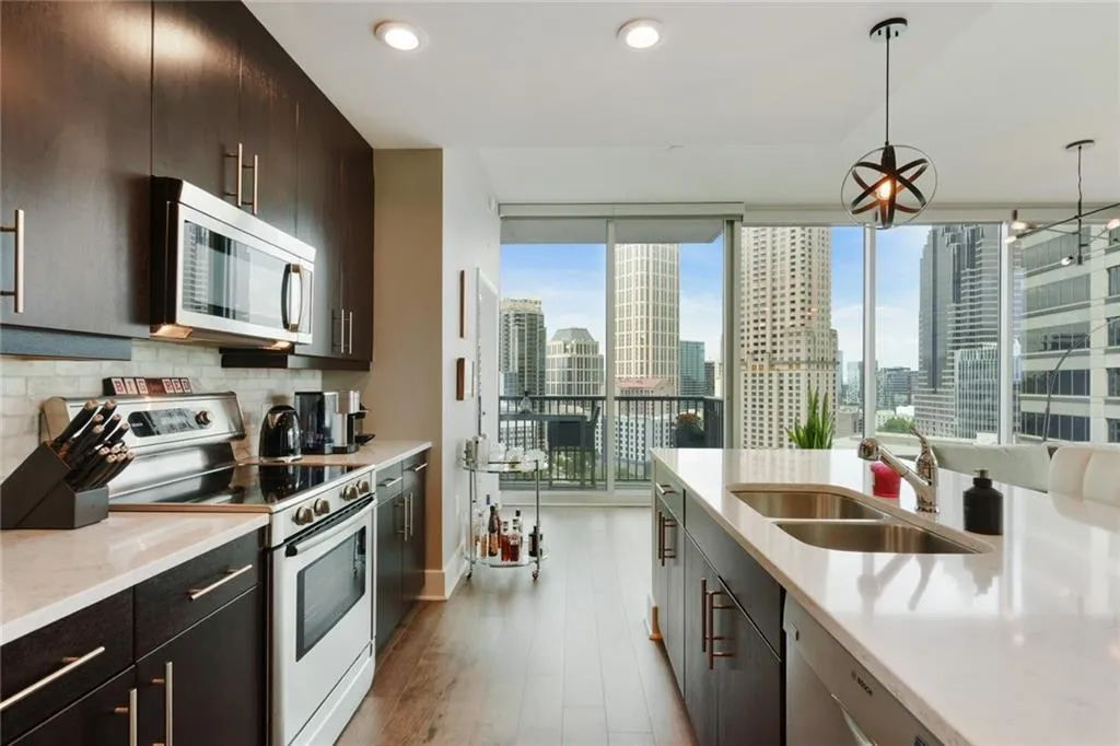 1080 Peachtree Street Ne Unit 1402, Atlanta, Georgia 30309, 2 Bedrooms Bedrooms, ,2 BathroomsBathrooms,Residential,For Sale,1080 Peachtree Street Ne Unit 1402,7587083