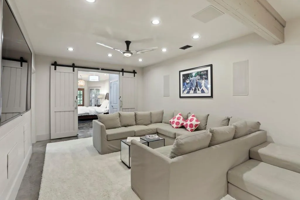 525 Glengate Cove, Sandy Springs, Georgia 30328, 6 Bedrooms Bedrooms, ,6 BathroomsBathrooms,Residential,Sold,525 Glengate Cove,6630035