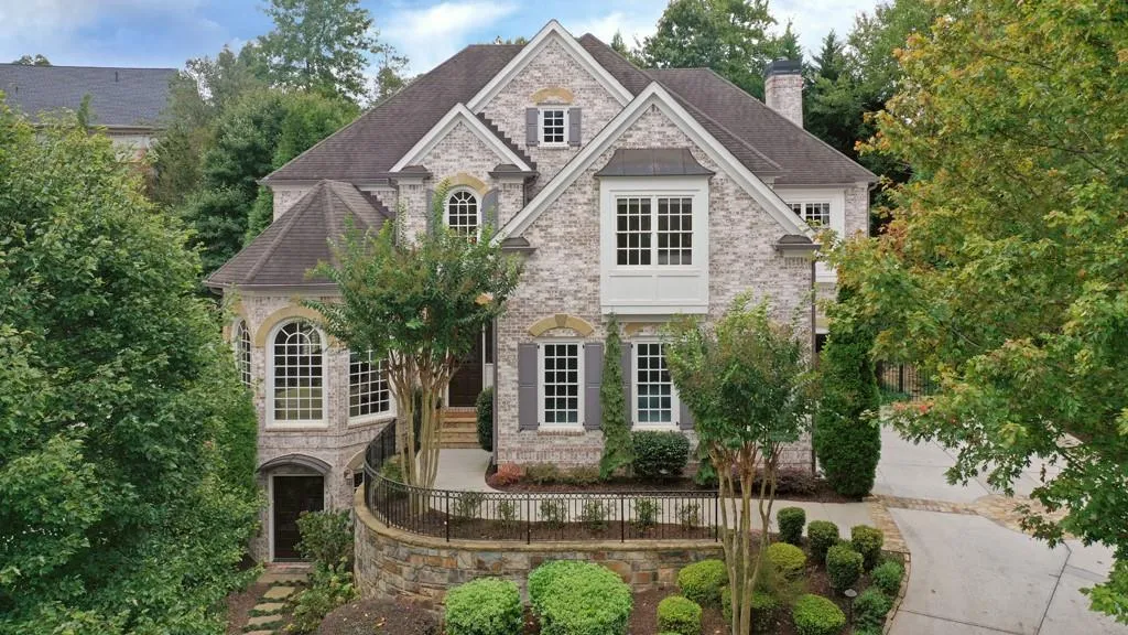 525 Glengate Cove, Sandy Springs, Georgia 30328, 6 Bedrooms Bedrooms, ,6 BathroomsBathrooms,Residential,Sold,525 Glengate Cove,6630035