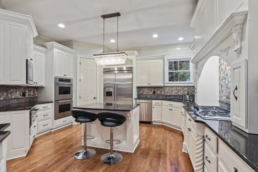 525 Glengate Cove, Sandy Springs, Georgia 30328, 6 Bedrooms Bedrooms, ,6 BathroomsBathrooms,Residential,Sold,525 Glengate Cove,6630035