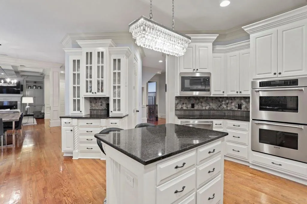 525 Glengate Cove, Sandy Springs, Georgia 30328, 6 Bedrooms Bedrooms, ,6 BathroomsBathrooms,Residential,Sold,525 Glengate Cove,6630035