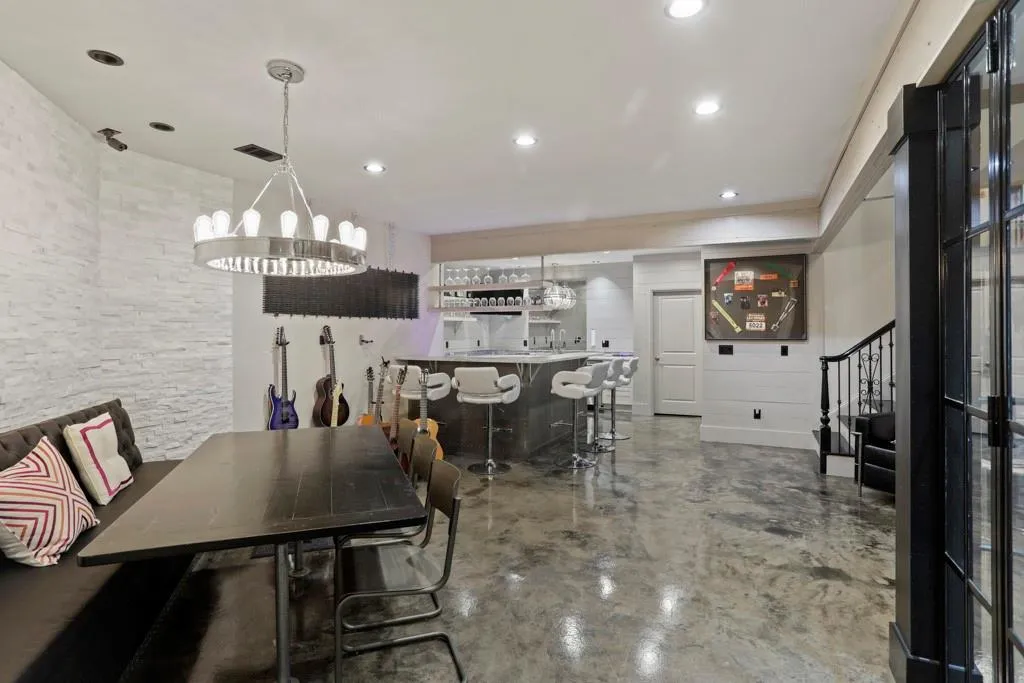 525 Glengate Cove, Sandy Springs, Georgia 30328, 6 Bedrooms Bedrooms, ,6 BathroomsBathrooms,Residential,Sold,525 Glengate Cove,6630035