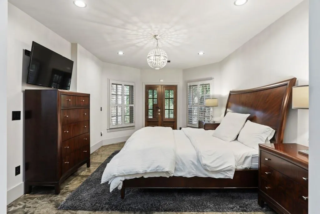 525 Glengate Cove, Sandy Springs, Georgia 30328, 6 Bedrooms Bedrooms, ,6 BathroomsBathrooms,Residential,Sold,525 Glengate Cove,6630035