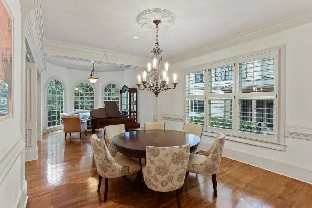 525 Glengate Cove, Sandy Springs, Georgia 30328, 6 Bedrooms Bedrooms, ,6 BathroomsBathrooms,Residential,Sold,525 Glengate Cove,6630035