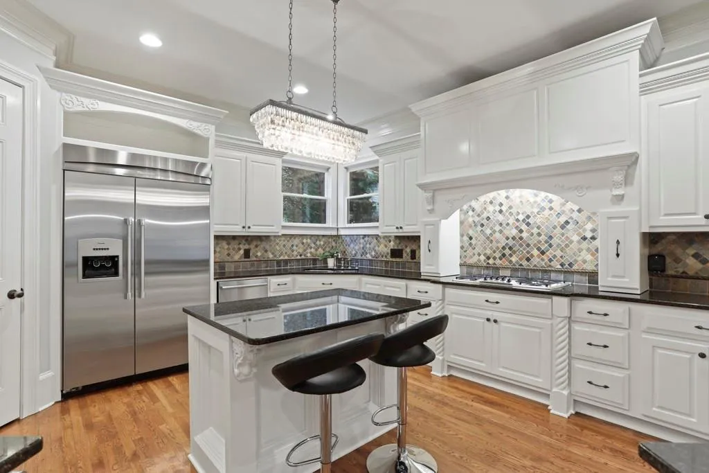 525 Glengate Cove, Sandy Springs, Georgia 30328, 6 Bedrooms Bedrooms, ,6 BathroomsBathrooms,Residential,Sold,525 Glengate Cove,6630035