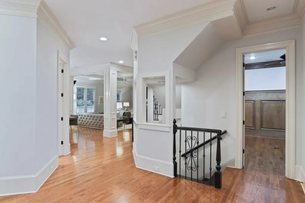 525 Glengate Cove, Sandy Springs, Georgia 30328, 6 Bedrooms Bedrooms, ,6 BathroomsBathrooms,Residential,Sold,525 Glengate Cove,6630035